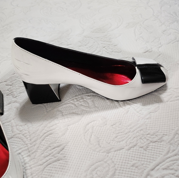 Women's shoes Size 8, black and White pump. - Picture 2 of 6